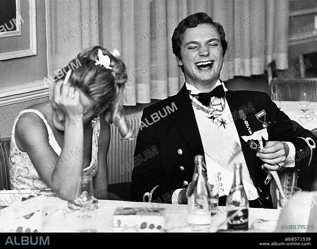 Kronprins Carl Gustaf och Vivi Lodding. Studentfest på Grand i Lund 1968. Kungliga Sverige Carl XVI Gustaf. Situation Väninnor 1968. Lodding Vivi . Foto: Sydsvenskan / IBL Bildbyrå.