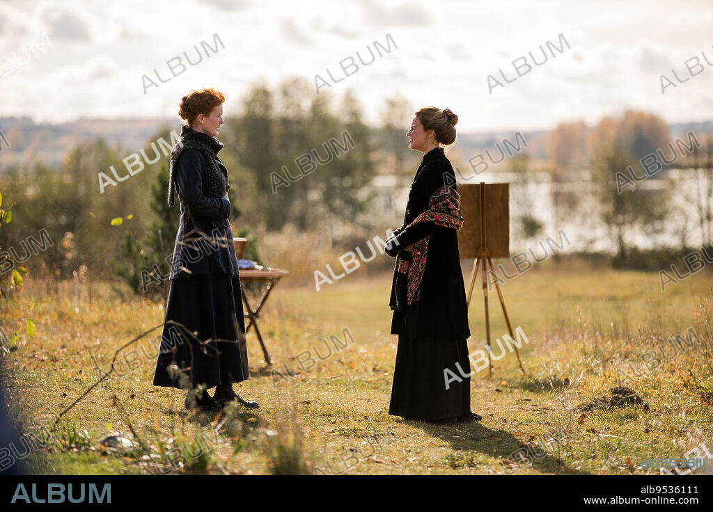 CATHERINE CHALK and TORA HALLSTROM in HILMA, 2022, directed by LASSE HALLSTROM. Copyright Nordic Entertainment Group.