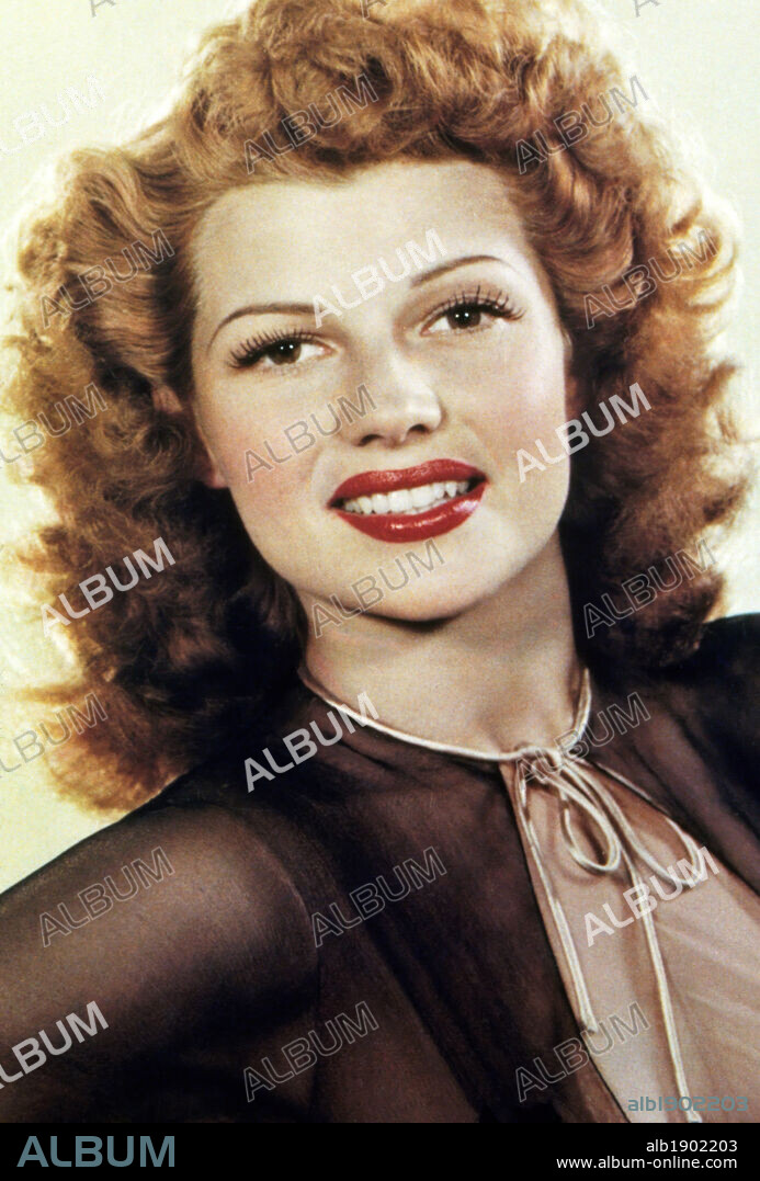 RITA HAYWORTH en LAS MODELOS, 1944 (COVER GIRL), dirigida por CHARLES VIDOR. Copyright COLUMBIA PICTURES.