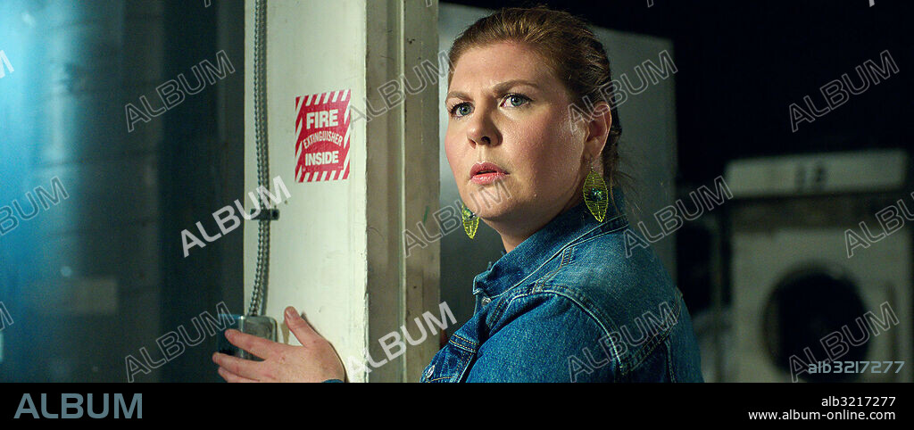 LOTTA LOSTEN in LIGHTS OUT, 2016, directed by DAVID F. SANDBERG. Copyright ATOMIC MONSTER/GREY MATTER PRO/NEW LINE CINEMA/WARNER BROS.