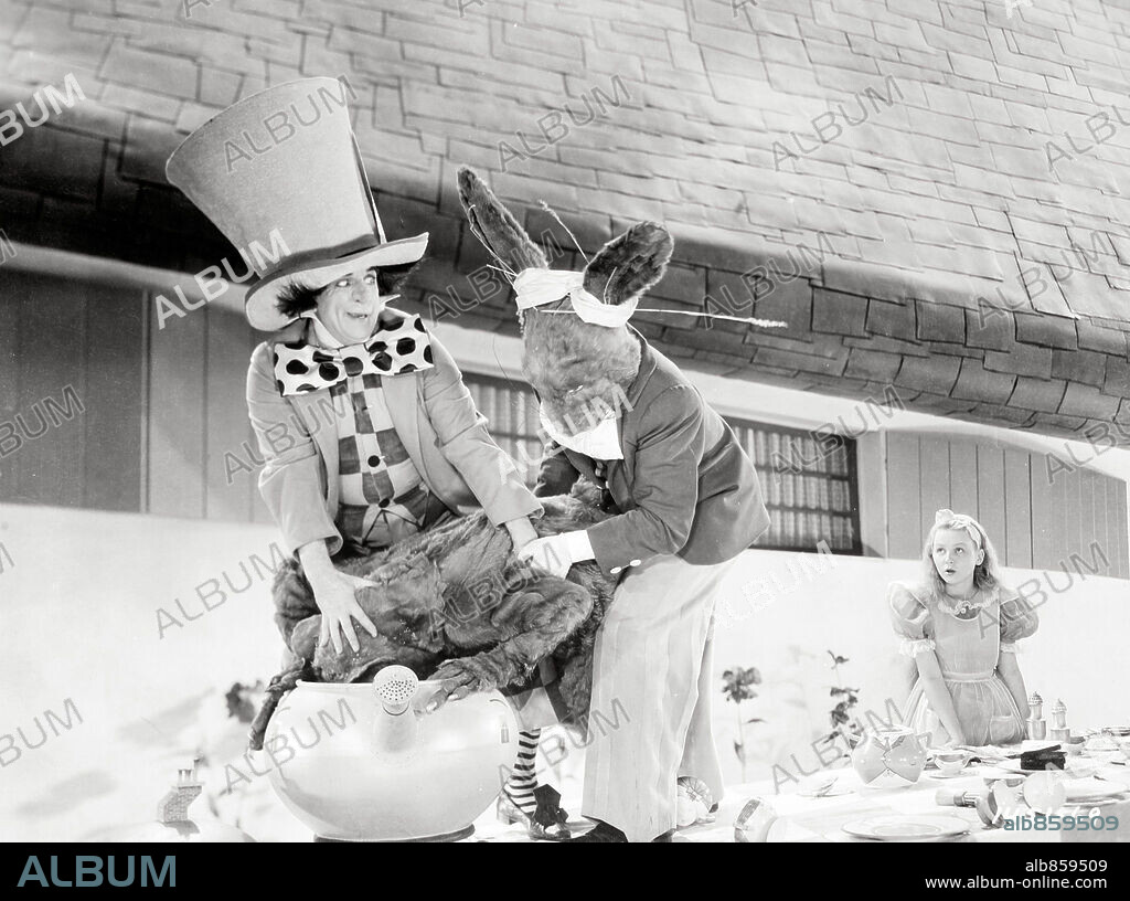 CHARLOTTE HENRY en ALICIA EN EL PAIS DE LAS MARAVILLAS, 1933 (ALICE IN WONDERLAND), dirigida por NORMAN Z. MCLEOD. Copyright PARAMOUNT PICTURES.