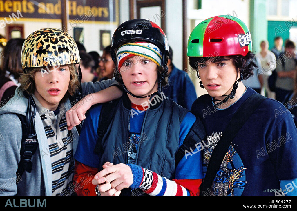 EVAN PETERS, HUNTER PARRISH and SHANE HUNTER in SLEEPOVER, 2004, directed by JOE NUSSBAUM. Copyright METRO GOLDWYN MAYER / ROBINETTE, DALE.