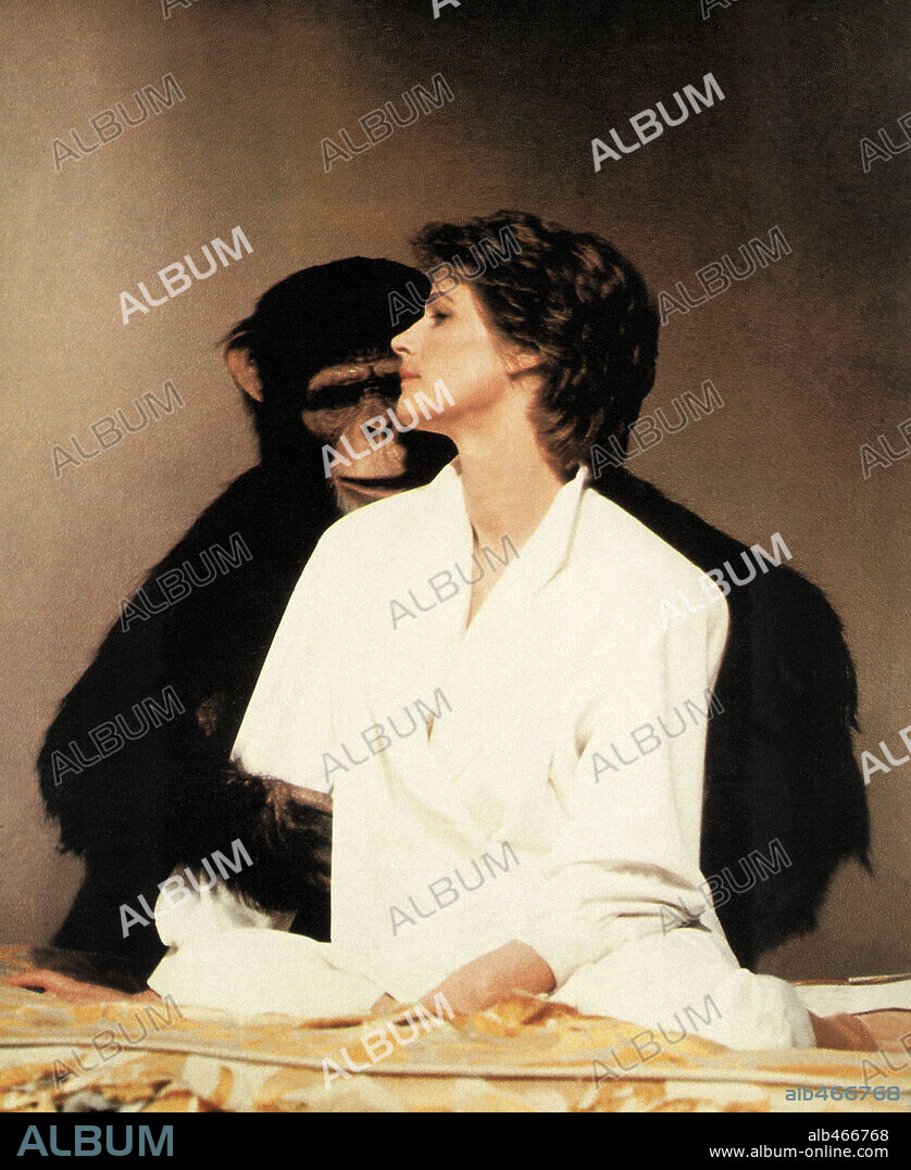 CHARLOTTE RAMPLING en MAX, MI AMOR, 1986 (MAX, MON AMOUR), dirigida por NAGISA OSHIMA. Copyright GREENWICH.
