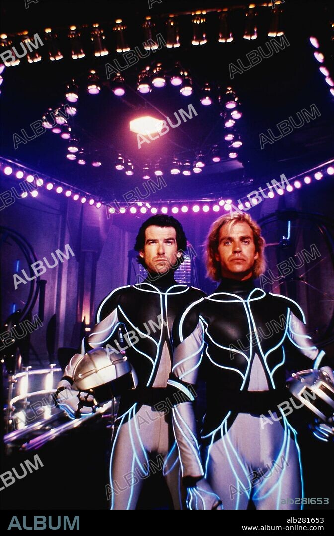 JEFF FAHEY and PIERCE BROSNAN in THE LAWNMOWER MAN, 1992, directed by BRETT LEONARD. Copyright FIRST INDEPENDENT/ALLIED VISION.