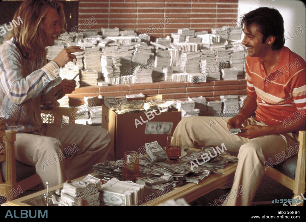 JOHNNY DEPP y JORDI MOLLA en BLOW, 2001, dirigida por TED DEMME. Copyright NEW LINE CINEMA / SEBASTIAN, LOREY.