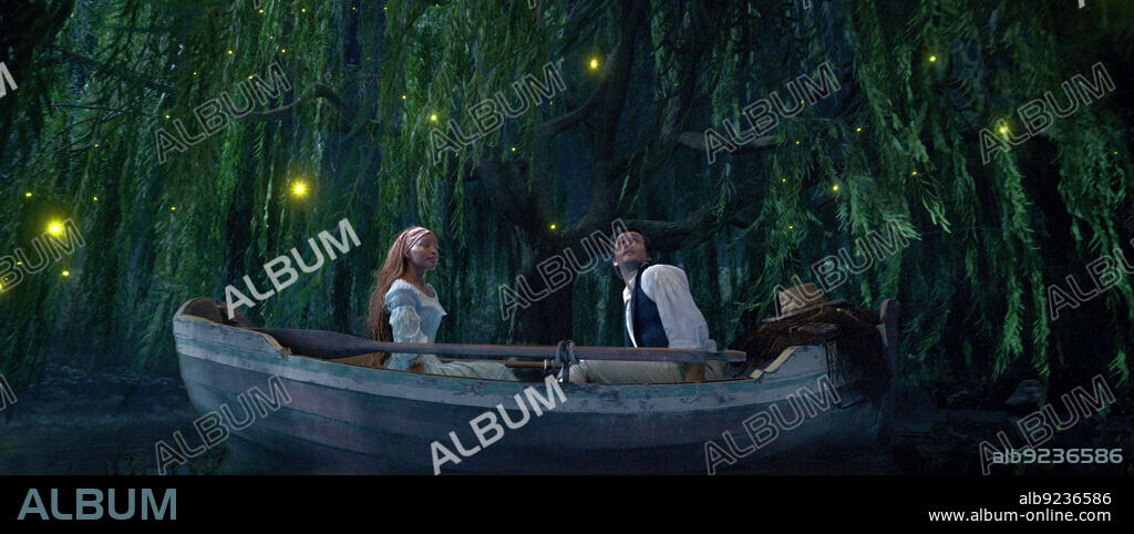 HALLE BAILEY and JONAH HAUER-KING in THE LITTLE MERMAID, 2023, directed by ROB MARSHALL. Copyright WALT DISNEY PICTURES.