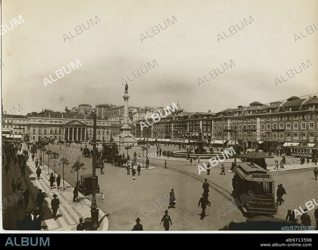 Lisboa (Portugal). 1915 (CA.). La Plaza de Pedro IV, conocida popularmente como Plaza del Rossio.