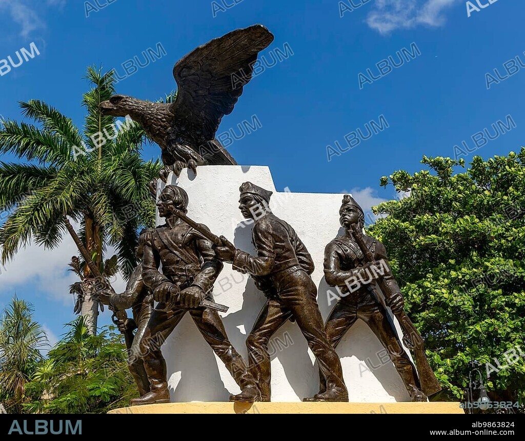 Patriotic sculpture, Monumento Niños Heroes, Parque de la Mejorada, Merida, Yucatan State, Mexico
