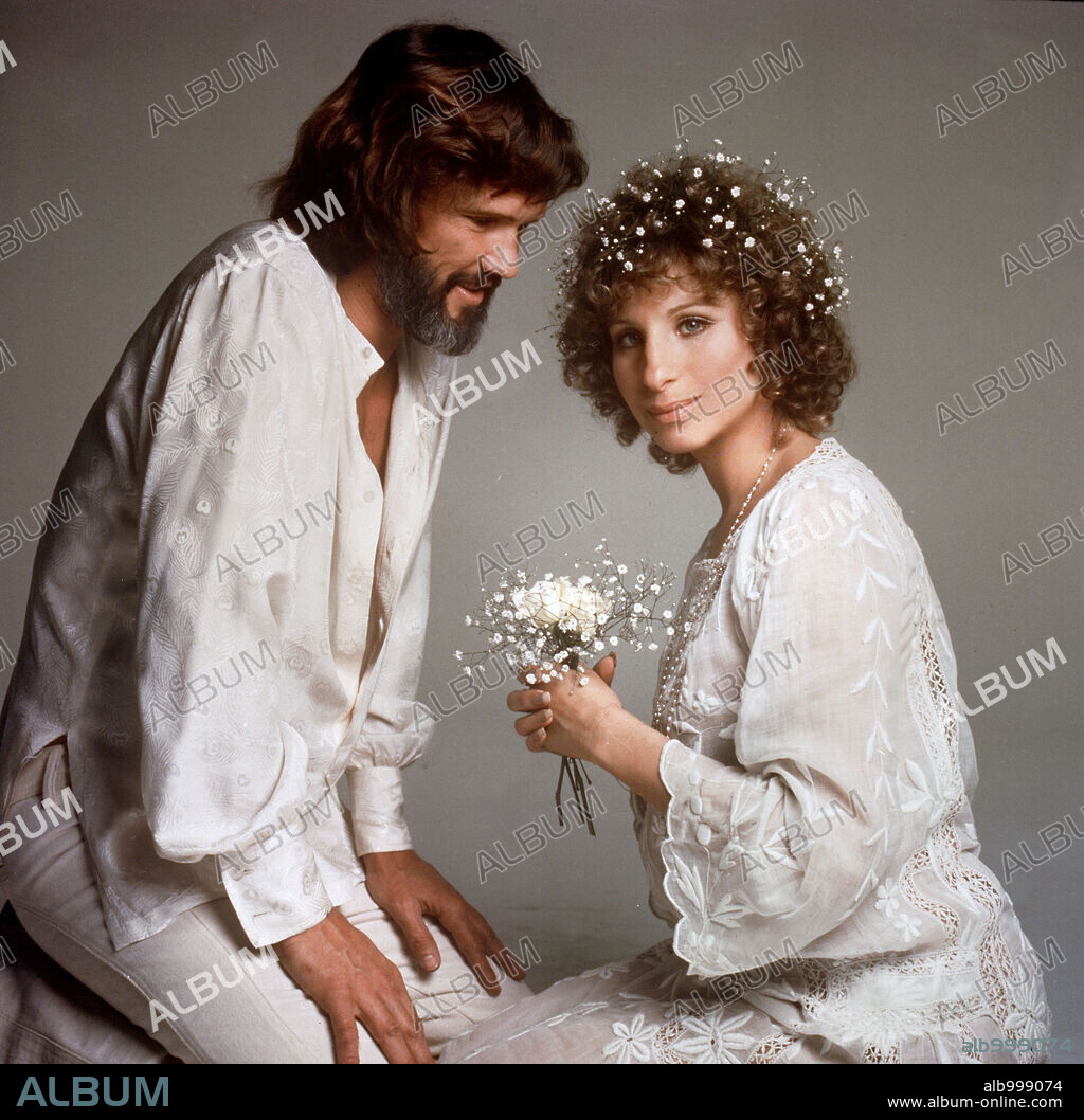 KRIS KRISTOFFERSON y BARBARA STREISAND. BARBRA STREISAND y KRIS KRISTOFFERSON en HA NACIDO UNA ESTRELLA, 1976 (A STAR IS BORN), dirigida por FRANK PIERSON. Copyright WARNER BROTHERS.