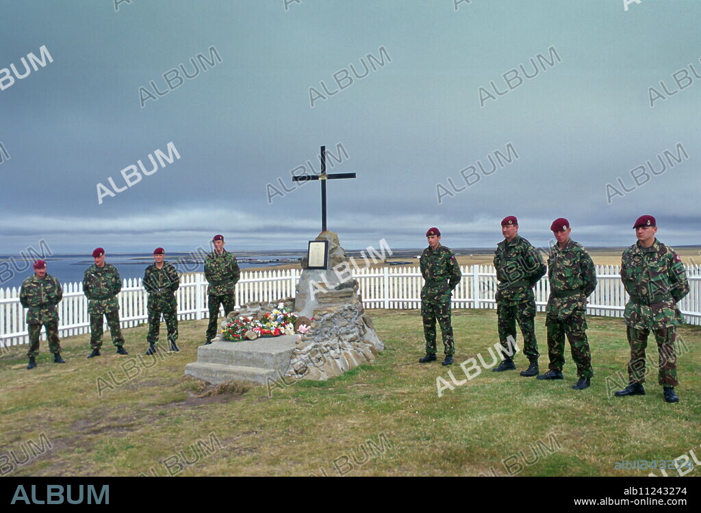 Soldiers of 2nd Battalion Parachute Regiment at 2 Para Memorial at Goose Green, Falkland Islands.