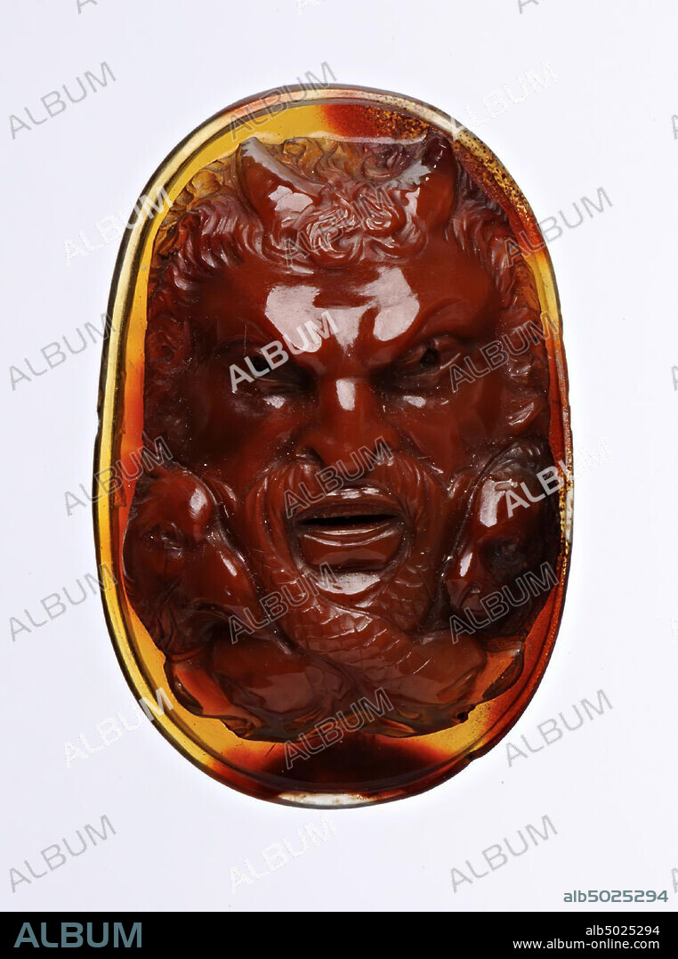 Vz: mask frontal with horns in hair, left head of an eagle, right head of a lion, snake with 2 heads under chin, body curled around mouth like mustache, cameo, agate, Color: red-brown, Shape: oval, standing, Processing:, Method: 39 x 26 mm, D. 12 mm, wt. 13.65 gr., 17th century 1600-1700.