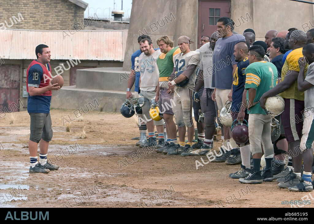 ADAM SANDLER en EL CLAN DE LOS ROMPEHUESOS, 2005 (THE LONGEST YARD), dirigida por PETER SEGAL. Copyright PARAMOUNT PICTURES / BENNETT, TRACY.