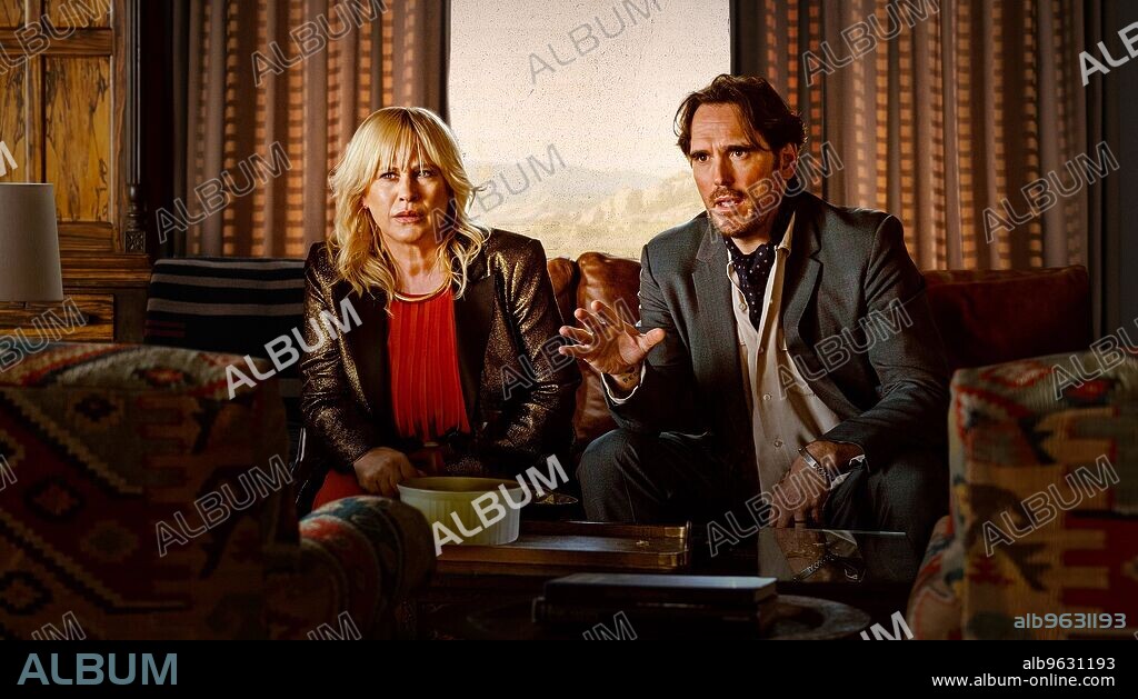 MATT DILLON und PATRICIA ARQUETTE in HIGH DESERT, 2023, unter der Regie von JAY ROACH. Copyright 3 Arts Entertainment / Apple TV+.