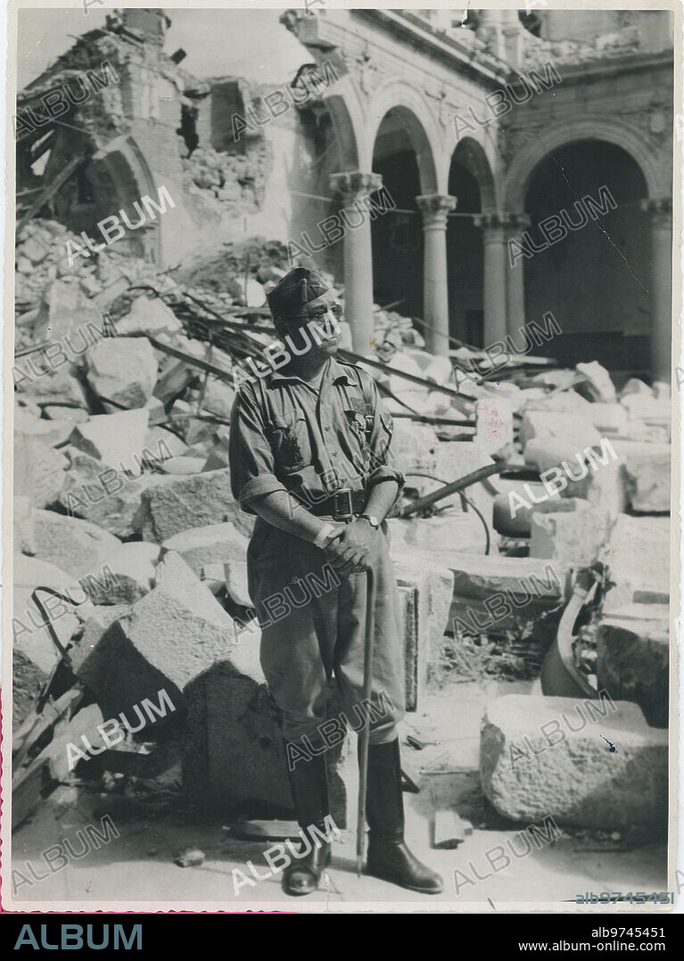Toledo, 1936. Civil War, Lieutenant General Don José Moscardó Ituarte, count of the Alcazar of Toledo, in front of the ruins of said fortress.