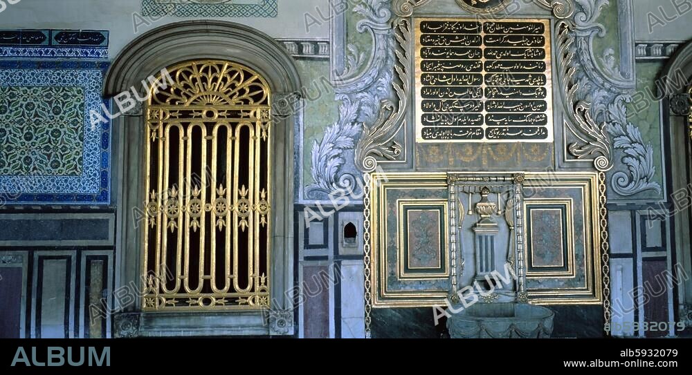 Topkapi Palace (Topkapi Sarayi, Topkapi-Serail.- Built 15th - 19th Century.- From the 16th century the primary residence of the Ottoman Sultans.- The outside wall of the harem.- Istanbul, Turkey.- Photo.-.
