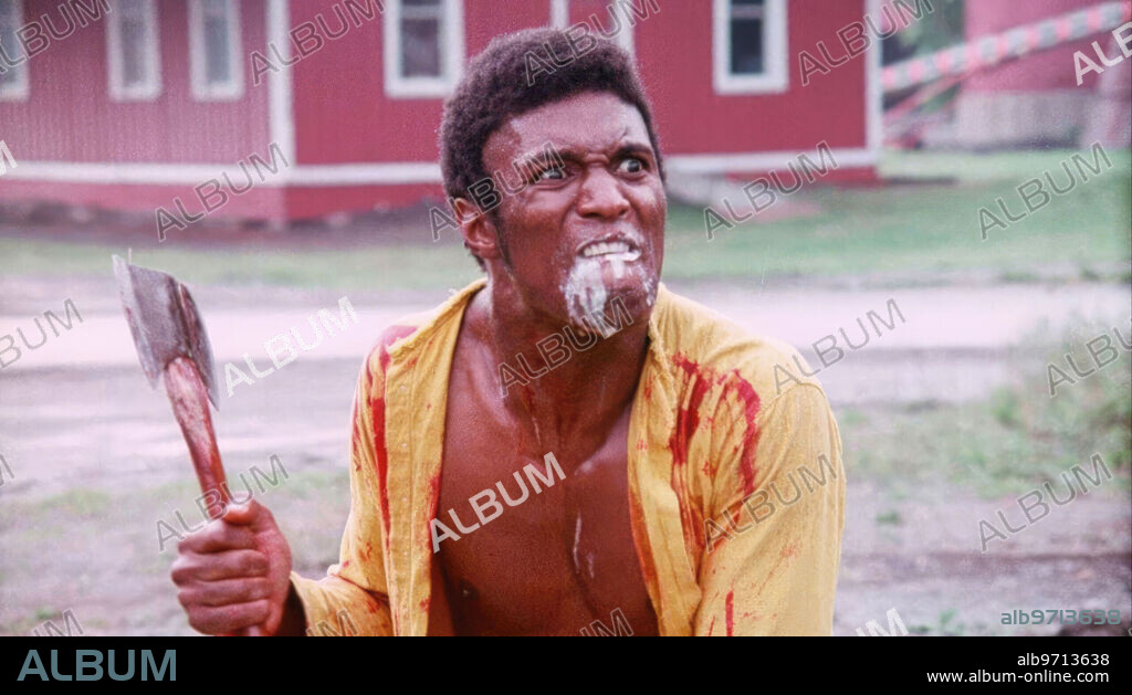 BHASKAR ROY CHOWDHURY en ME BEBO TU SANGRE, 1971 (I DRINK YOUR BLOOD), dirigida por DAVID E. DURSTON. Copyright Jerry Gross Productions.