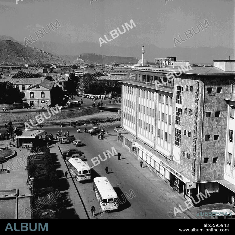 Kabul (Afghanistan), building of the Pakistan International Airlines. Exterior view. Photo, undat. From a series "Kaboul", 1963-1971.