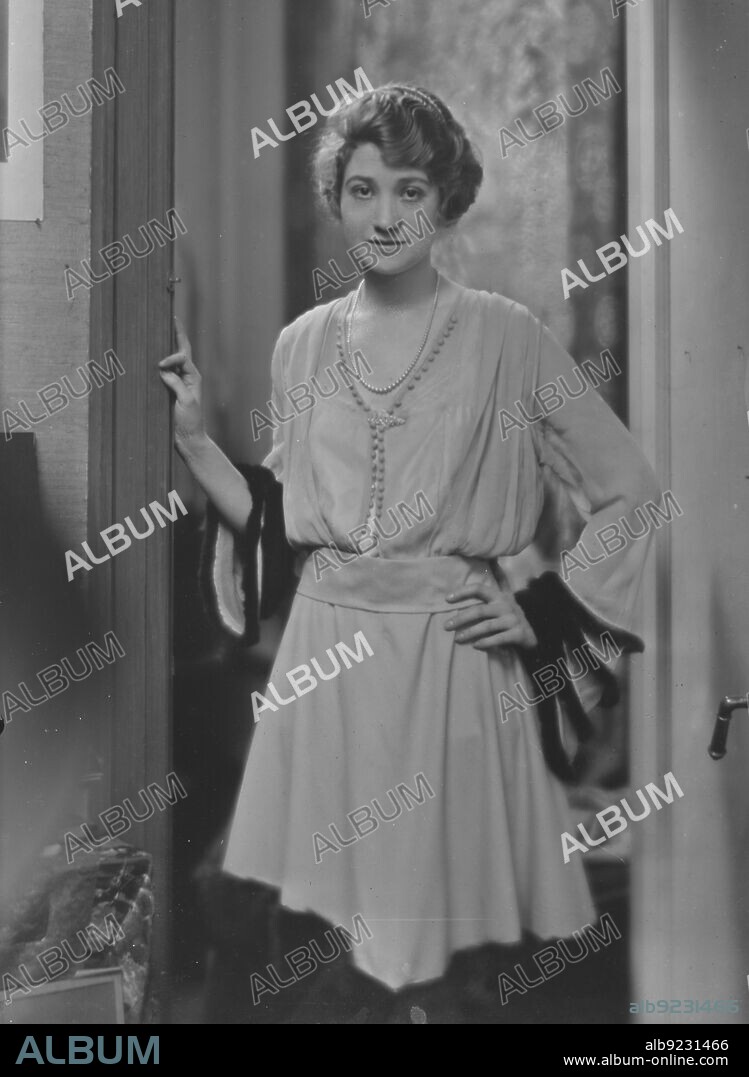 ARNOLD GENTHE. Bainter, Fay, Miss, portrait photograph, 1916.
