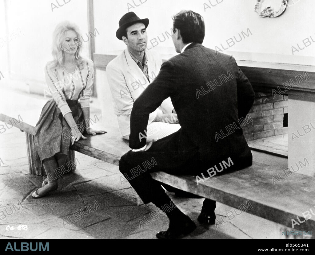 BRIGITTE BARDOT y MICHEL PICCOLI en EL DESPRECIO, 1963 (LE MEPRIS), dirigida por JEAN-LUC GODARD. Copyright EMBASSY PICTURES.