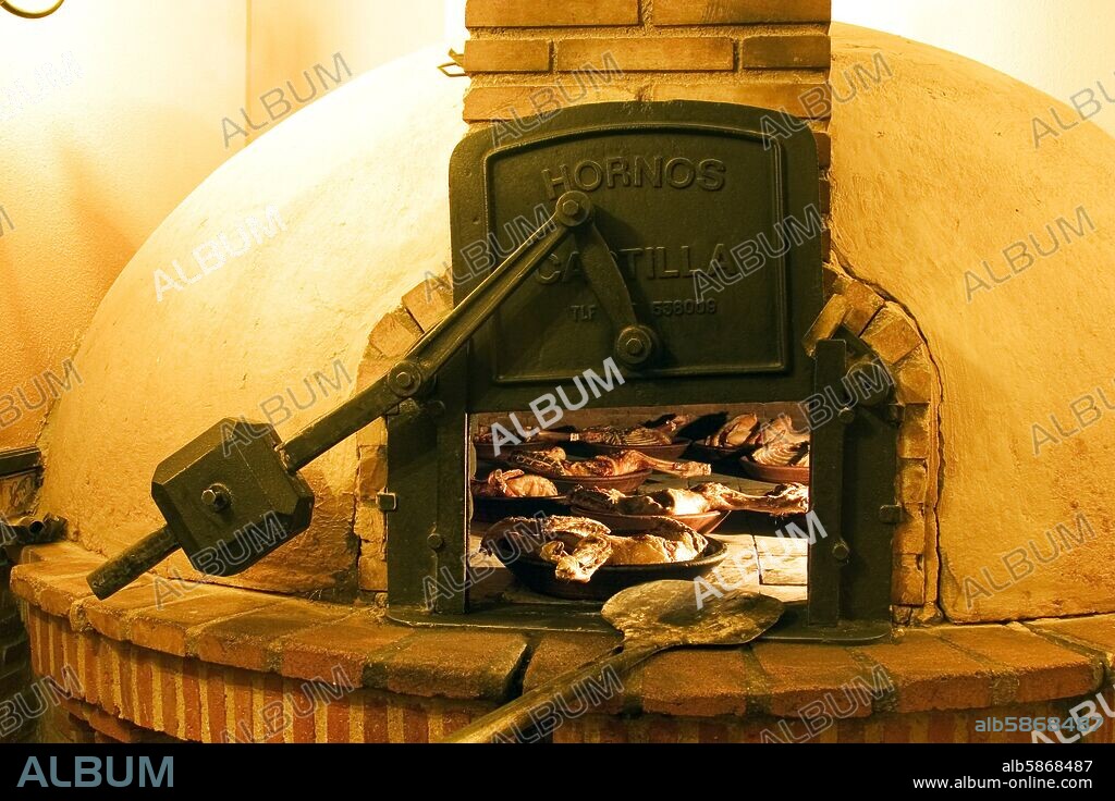 Aranda de Duero (comarca de Ribera del Duero); restaurante / fogón "Asador José María"; lechazos de cordero en el horno tradicional.