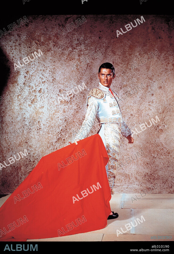 ROBERT EVANS en FIESTA, 1957 (THE SUN ALSO RISES), dirigida por HENRY KING. Copyright 20TH CENTURY FOX.