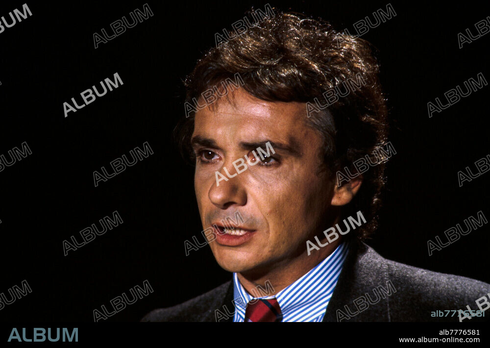 Sardou, Michel. French singer and actor born January 26, 1947 in Paris. Michel Sardou sings during the television program "Formule 1". Photo, October 13, 1983.