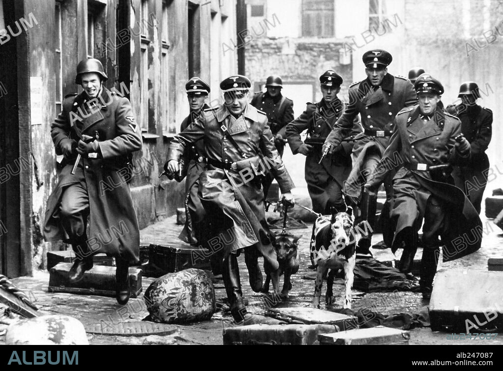 RALPH FIENNES en LA LISTA DE SCHINDLER, 1993 (SCHINDLER'S LIST), dirigida por STEVEN SPIELBERG. Copyright UNIVERSAL PICTURES.