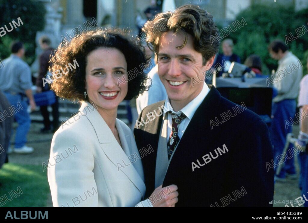 ANDIE MacDOWELL y HUGH GRANT en CUATRO BODAS Y UN FUNERAL, 1994 (FOUR WEDDINGS AND A FUNERAL), dirigida por MIKE NEWELL. Copyright GRAMERCY PICTURES.