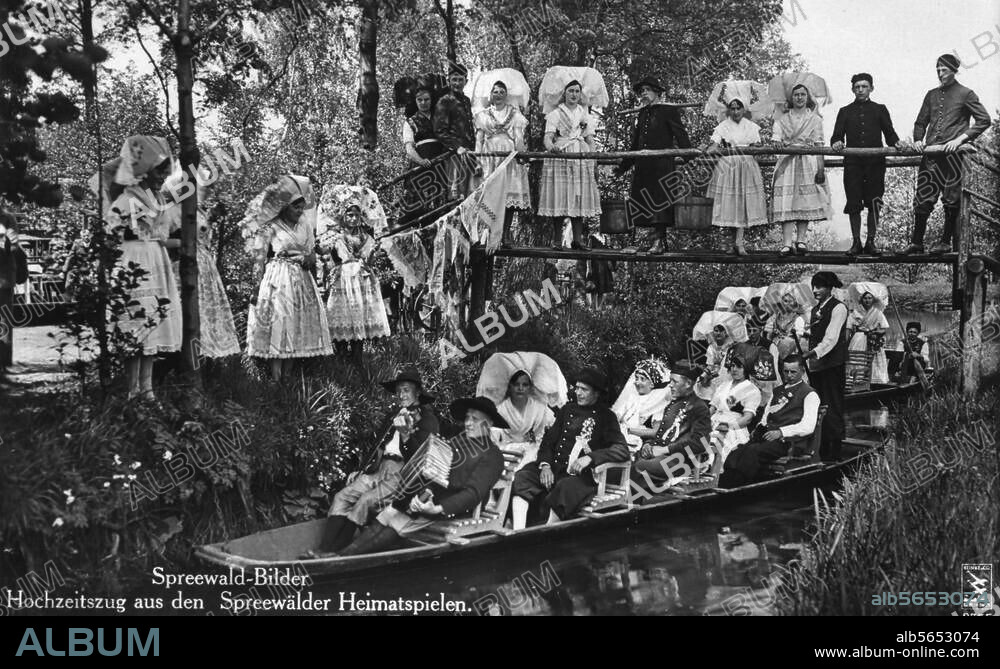 Volkskunde / Trachten:. Spreewald. "Hochzeitszug aus den Spreewälder Heimatspielen". Fotopostkarte, um 1936.