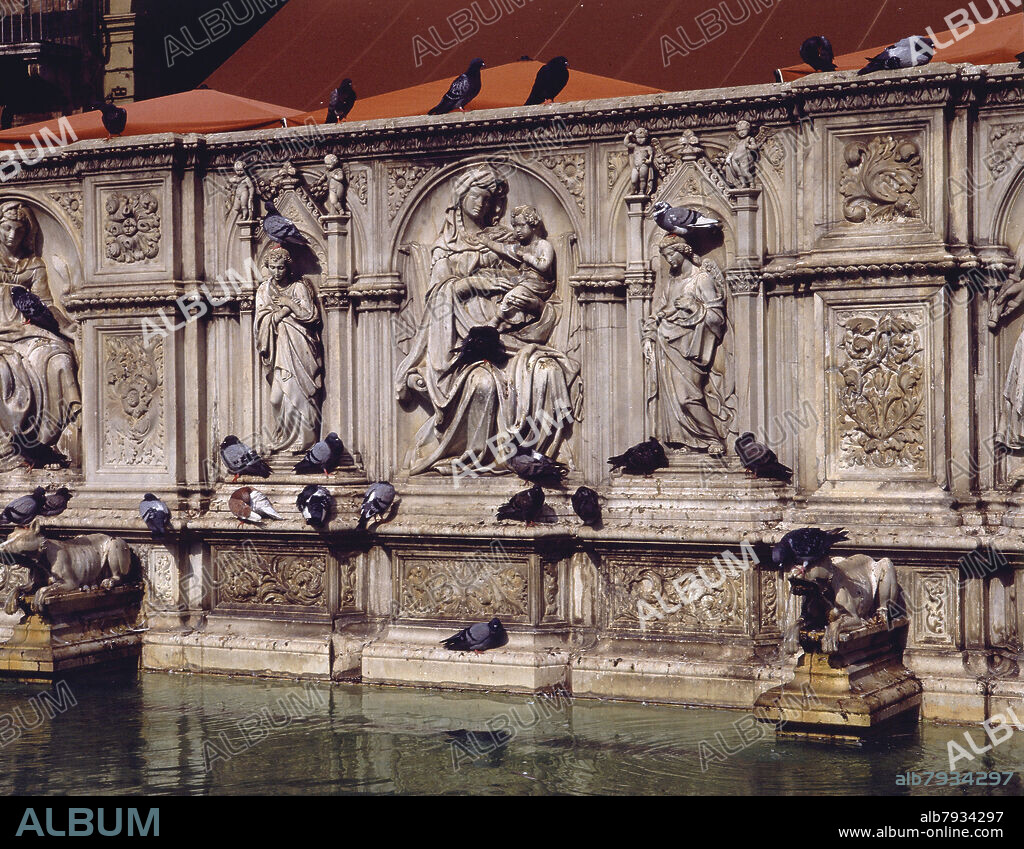 PLAZA DEL CAMPO:FUENTE GAIA CON COPIA DE RELIEVES DELLA QUERCIA,JACOPO.