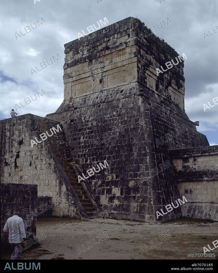 TEMPLO DE LOS JAGUARES-VISTA DE LA PARTE DE ATRAS-MAYA.