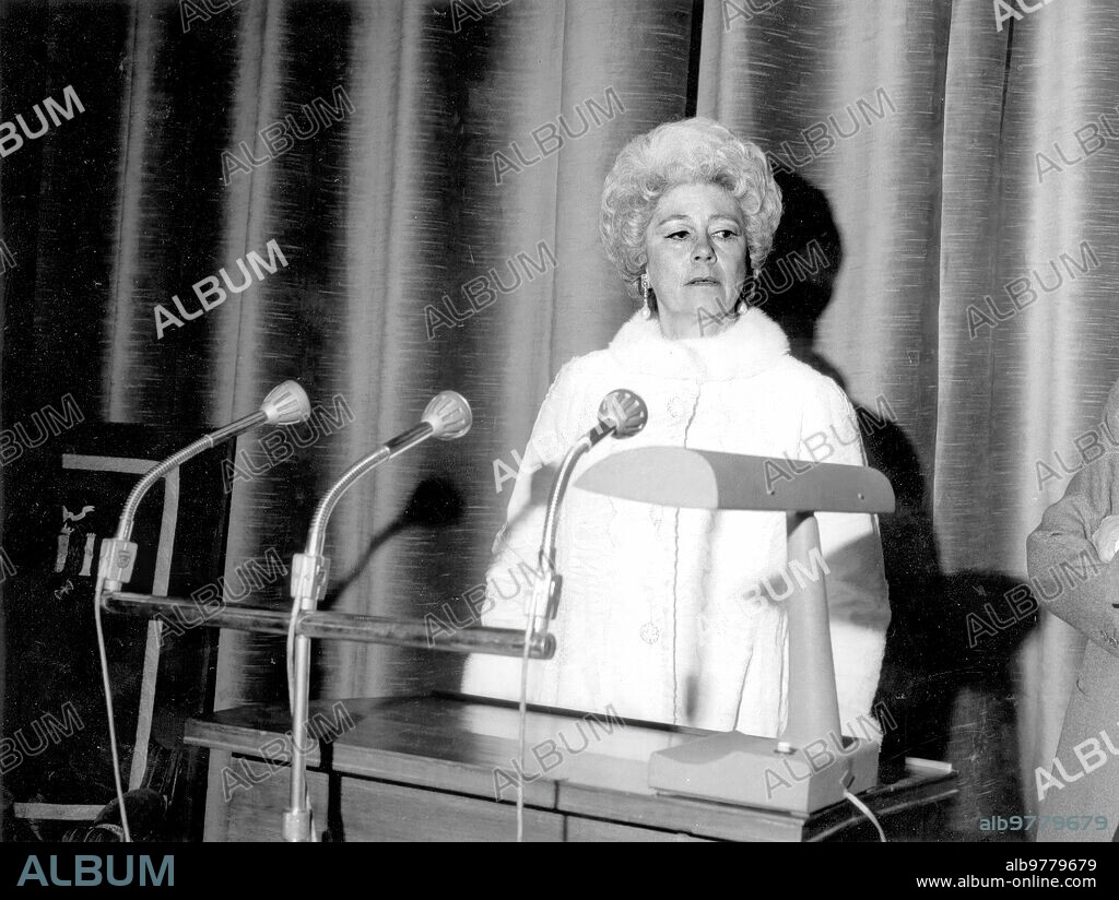 1971. Presentation of her book "Memoirs of Queen Federica".