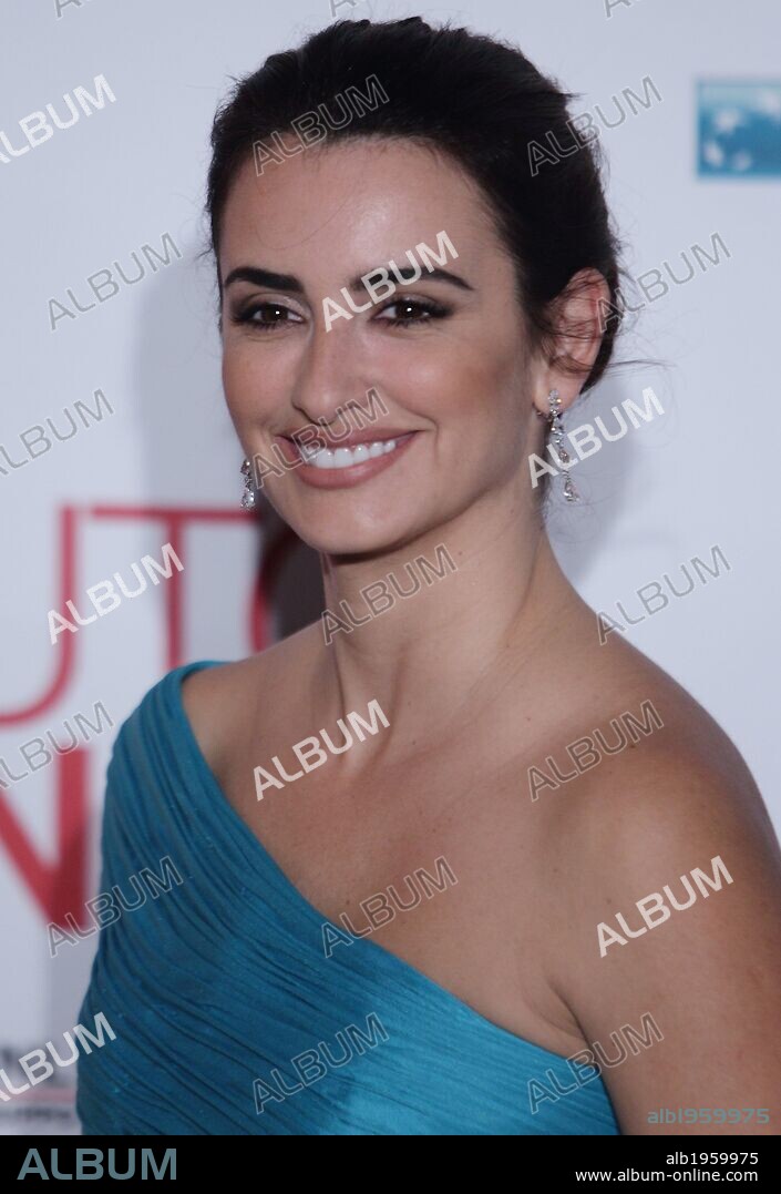 Nov 5, 2012 - Rome, Italy - Actress PENELOPE CRUZ arrives for the 'Twice Born' Rome premiere. 05/11/2012