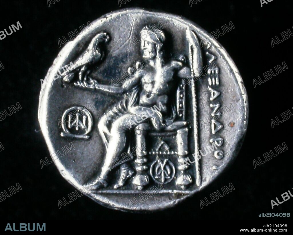 NUMISMATICA.MONEDA GRIEGA. TETRADRACMA DE PLATA, REVERSO. ZEUS SENTADO EN UN TRONO CON UN AGUILA EN LA MANO DERECHA, Y SOSTENIENDO EL CETRO EN LA IZQUIERDA, A SU IZQUIERDA Y BAJO EL TRONO MONOGRAMAS. A E AN POY. 1º DECADA DEL S. III A.C.(DEPOSITO: MUSEO ARQUEOLOGICO NACIONAL).