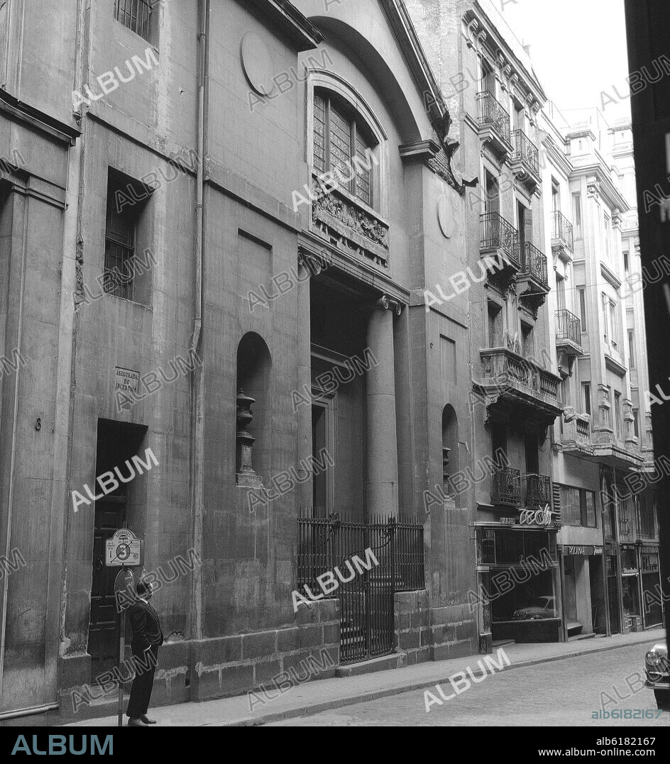 JUAN DE VILLANUEVA. ORATORIO DE CABALLERO DE GRACIA-FACHADA TERMINADA POR CUSTODIO TEODORO MORENO-1826-32-NEOCLASICISMO ESPAÑOL-FOTOGRAFIA EN BLANCO Y NEGRO.