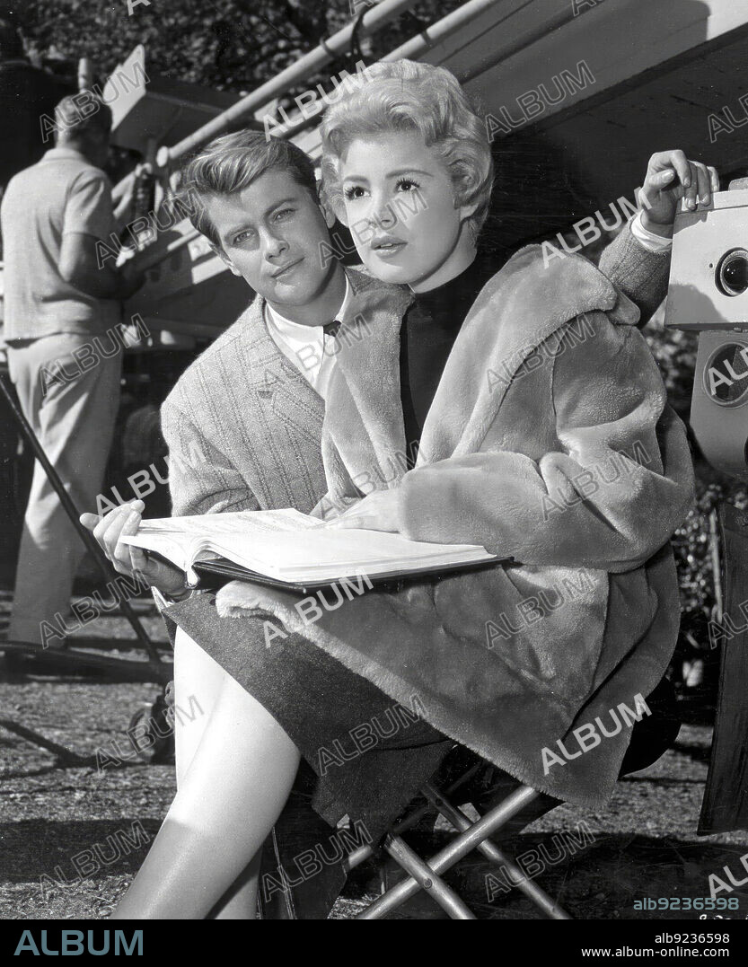 SANDRA DEE and TROY DONAHUE in A SUMMER PLACE, 1959, directed by DELMER DAVES. Copyright WARNER BROTHERS.