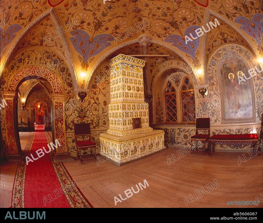 Moscow, Kreml, Terem Palace / Teremnoi Dvorets. (17th century). Interior view: anteroom. Photo.