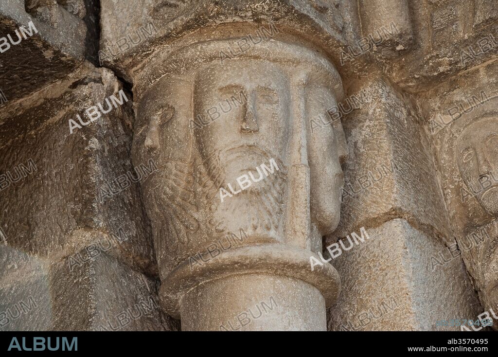Capitel de las jambas de la portada de la iglesia de San Pedro de Escuñau, Siglo XII, Escuñau, Lérida, Cataluña, España.