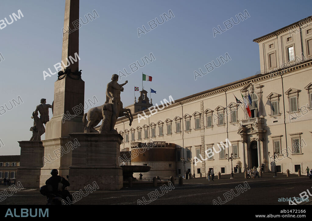 Italy. Rome. Quirinal Palace. 16th century. Official residence of the President of the Italian Republic. First, Castor and Pollux statue.