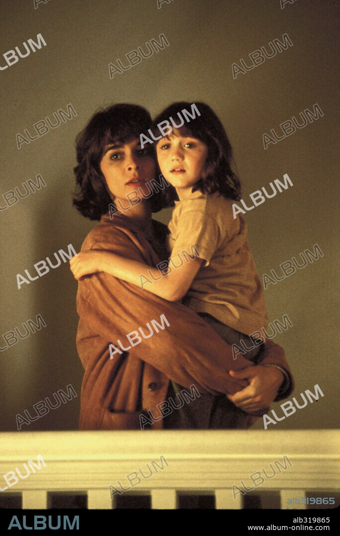 ANNABELLA SCIORRA and MADELINE ZIMA in THE HAND THAT ROCKS THE CRADLE, 1992, directed by CURTIS HANSON. Copyright BUENA VISTA / MCVAY, MATTREW.
