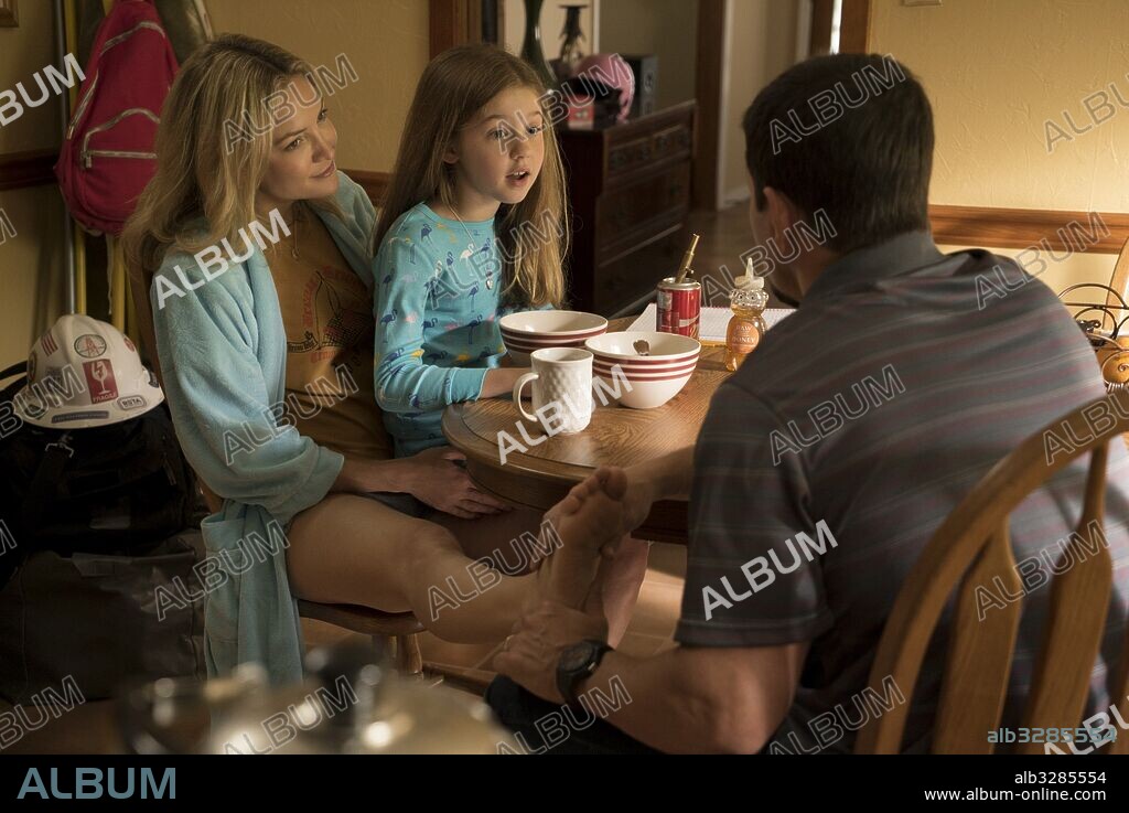 KATE HUDSON y MARK WAHLBERG en MAREA NEGRA, 2016 (DEEPWATER HORIZON), dirigida por PETER BERG. Copyright DI BONVENTURA PICTURES/IMAGENATION ABU DHABI FZ/LIONSGATE.