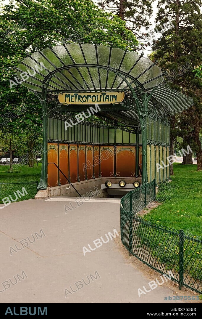 Entrance to the Metro, designed by Hector Guimard, Dauphine metro station, Paris, Ile-de-France, France