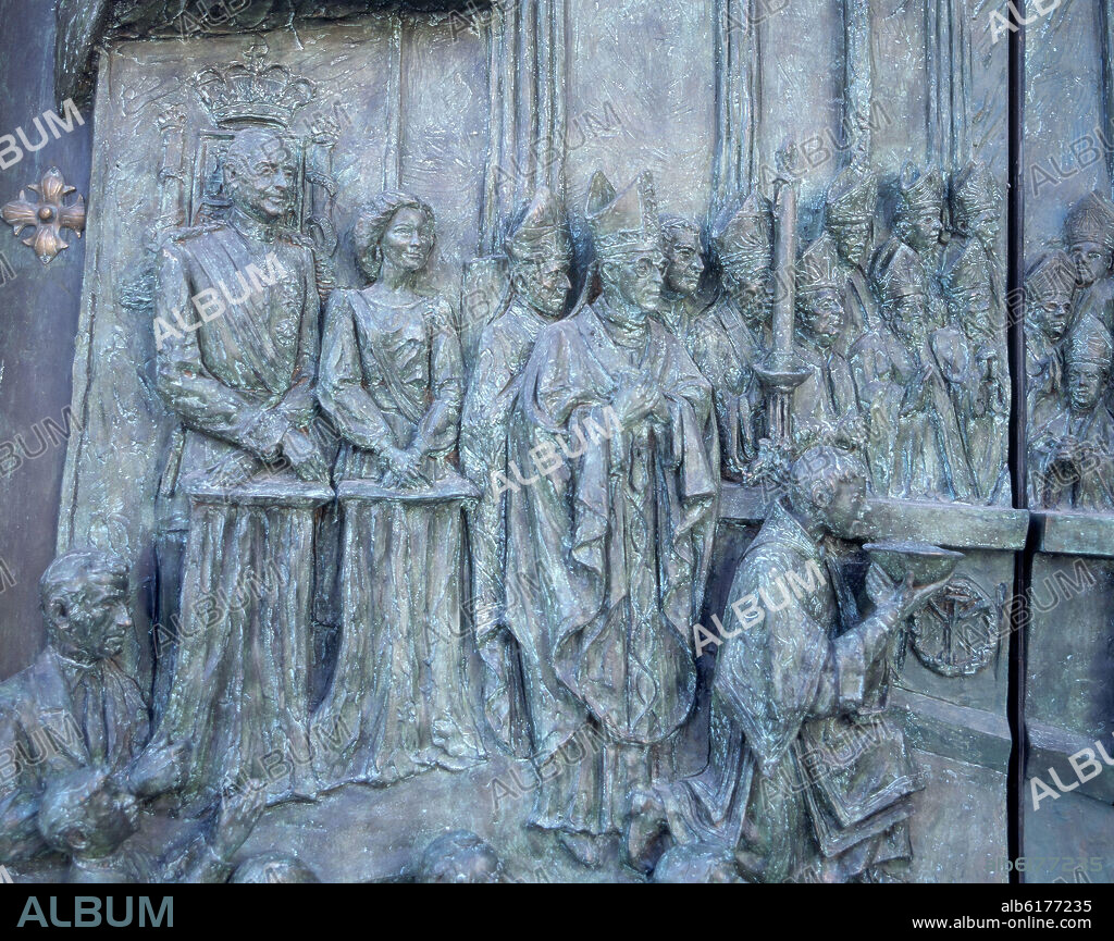 LUIS SANGUINO DE PASCUAL (1934-). DET - NUEVA PUERTA DE BRONCE ESCULPIDO DE LA CATEDRAL - 1999.