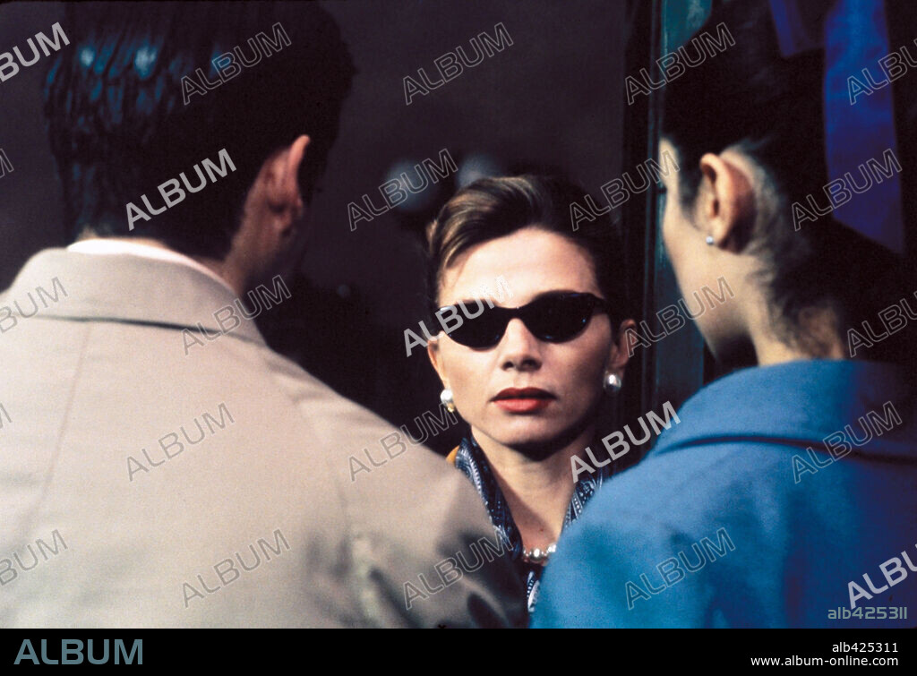 JORGE SANZ, MARIBEL VERDU y VICTORIA ABRIL en AMANTES, 1991, dirigida por VICENTE ARANDA. Copyright PEDRO COSTA, P.C/TVE.