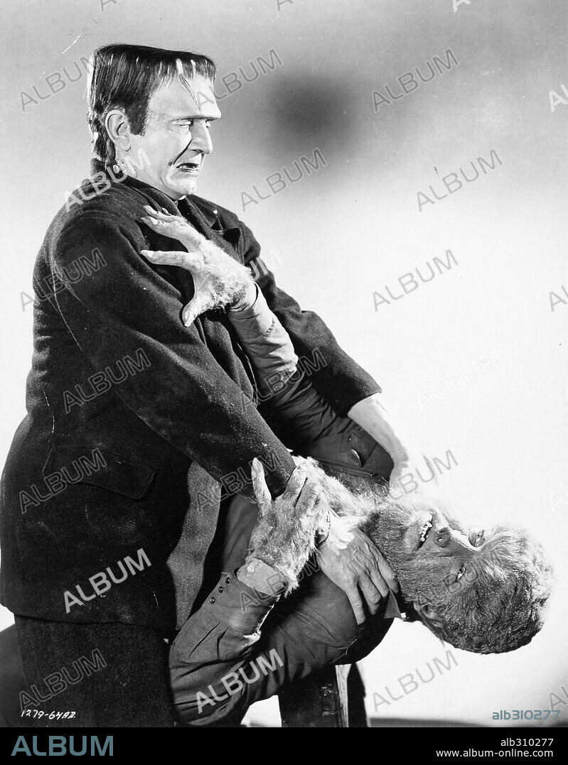 BELA LUGOSI and LON CHANEY JR. in FRANKENSTEIN MEETS THE WOLF MAN, 1943, directed by ROY WILLIAM NEILL. Copyright UNIVERSAL PICTURES.