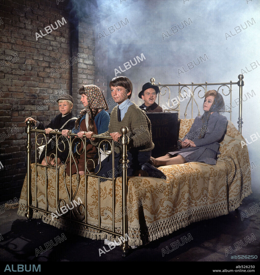 ANGELA LANSBURY and DAVID TOMLINSON in BEDKNOBS AND BROOMSTICKS, 1971, directed by ROBERT STEVENSON. Copyright WALT DISNEY PICTURES.