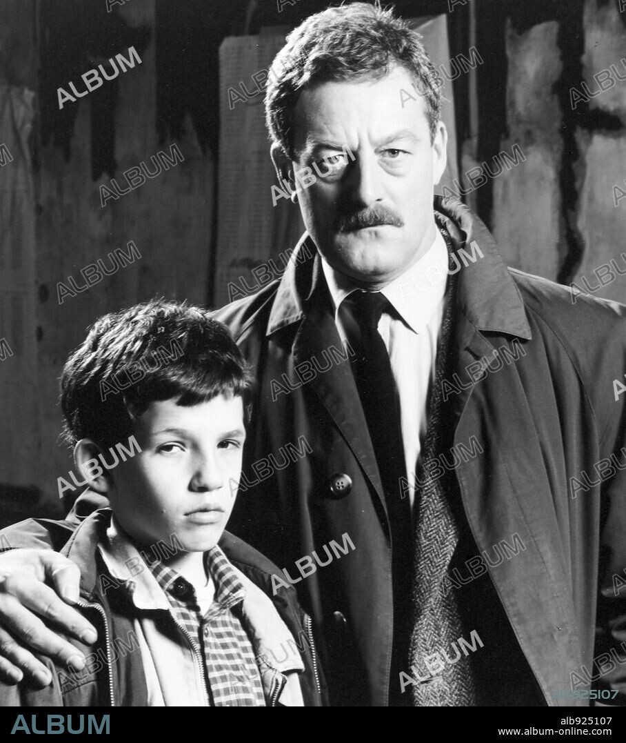BERNARD HILL and KIERAN O'BRIEN in BELLMAN AND TRUE, 1987, directed by RICHARD LONCRAINE. Copyright EUSTON FILMS.