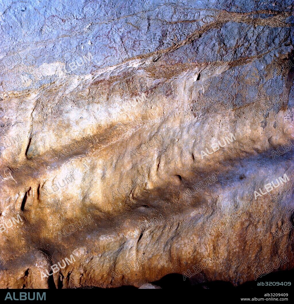 CUEVA DE SANTIMAMIÑE (513). ENTRADA CUEVA, PINTURA: BISONTES, CABALLO, OTROS NO IDENTIFICADOS Y GRABADOS.  VIZCAYA, PAIS VASCO, ESPAÑA.