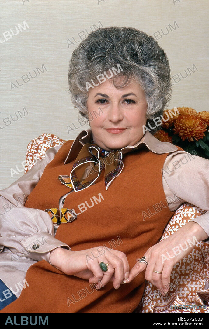 BEA ARTHUR dans MAUDE, 1972, réalisé par BILL HOBIN et HAL COOPER. Copyright BUD YORKIN PRODUCTIONS.