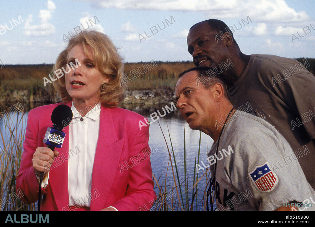 DANNY GLOVER and JOE PESCI in GONE FISHIN', 1997, directed by CHRISTOPHER CAIN. Copyright HOLLYWOOD PICTURES.